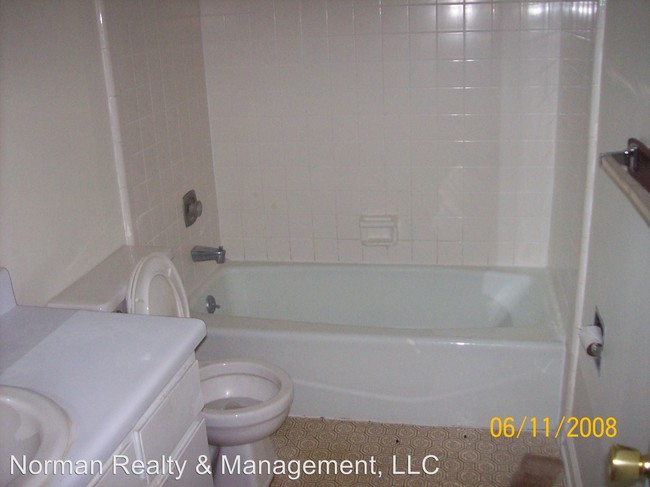 Building Photo - 951-975 Live Oak Dr