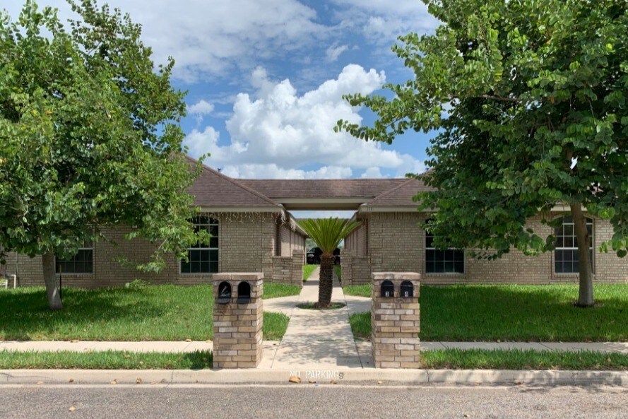 Primary Photo - 2116 N Dahlia St