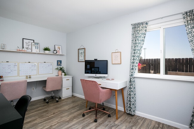 Building Photo - 9956 Cleary St