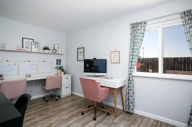 Foto del edificio - 9956 Cleary St