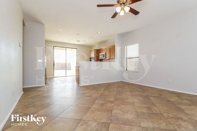 Foto del edificio - 25659 W Burgess Ln