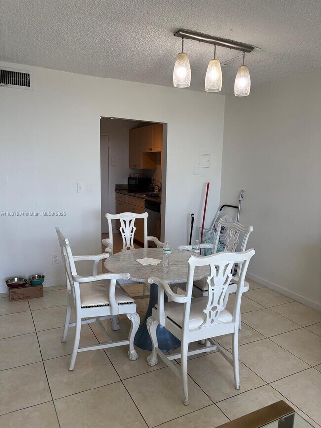Foto del edificio - 2020 NE 135th St