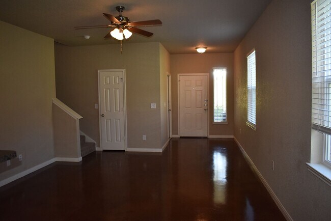 Foto del edificio - 105 Stone Canyon Ct