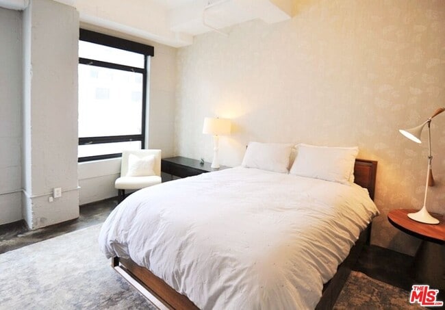 Foto del edificio - 849 S Broadway