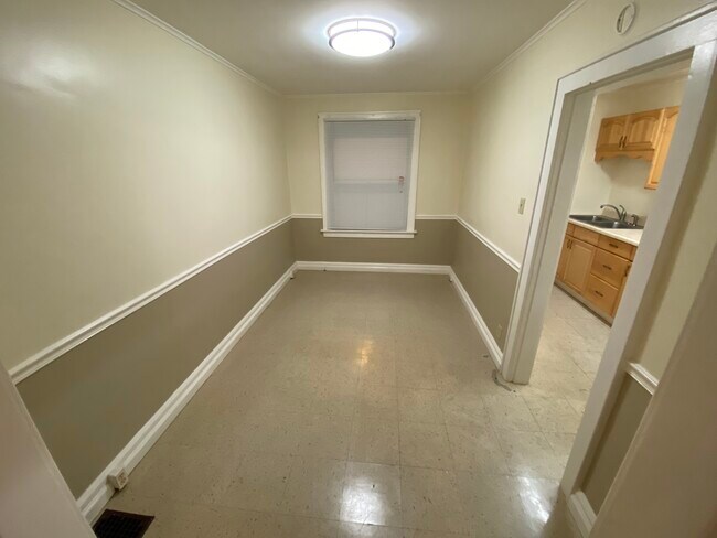 Building Photo - 211 S Souder Ave