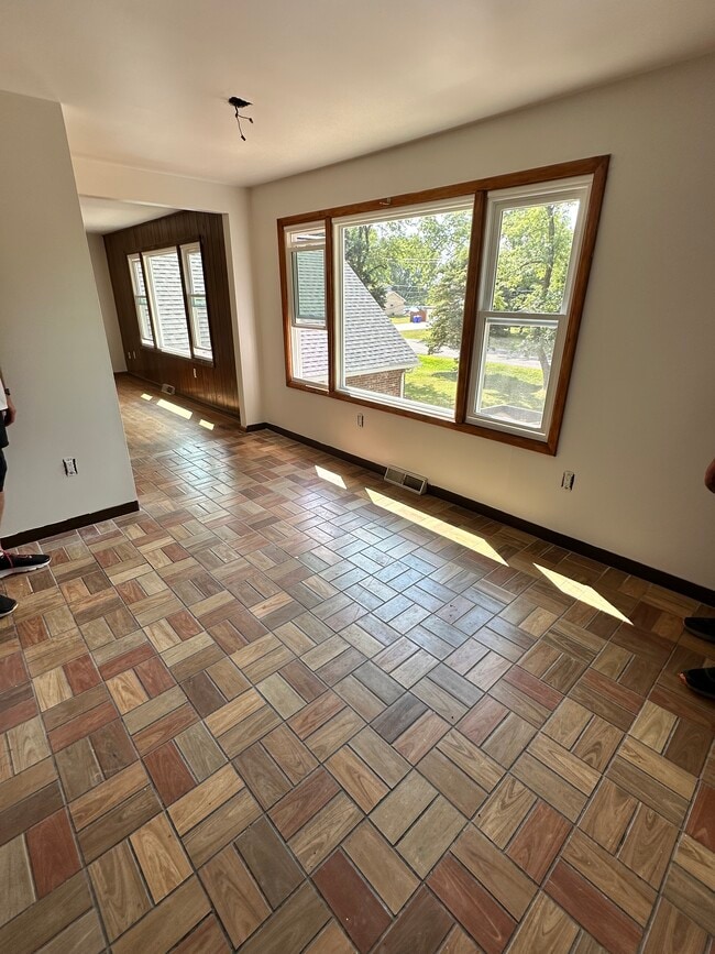Building Photo - 350 Seneca Creek Rd