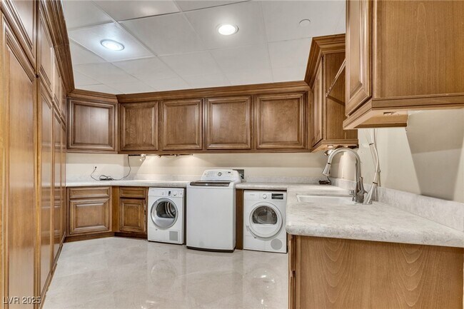 Foto del edificio - 9103 Alta Dr