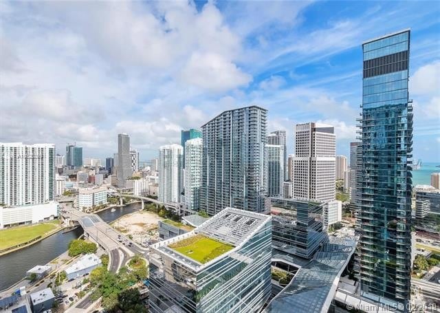 Foto del edificio - 88 SW 7th St