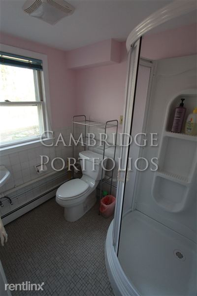 Building Photo - 9 Paddock Ln