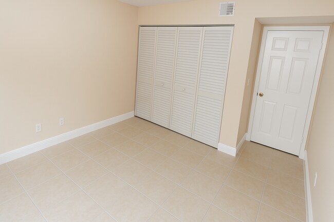 Foto del edificio - 2-Bed, 2-Bath Corner unit, Best location!