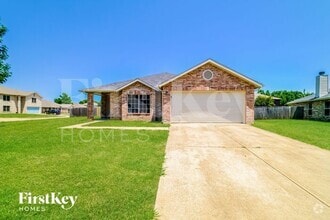Building Photo - 2800 Chisholm Trail