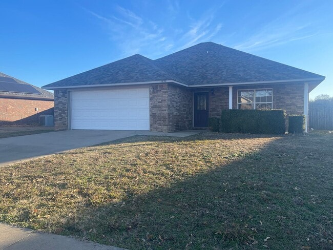 Building Photo - 3 Bedrooms, 2 Bath (Hot Tub), 2 Car Garage House. Total Electric.