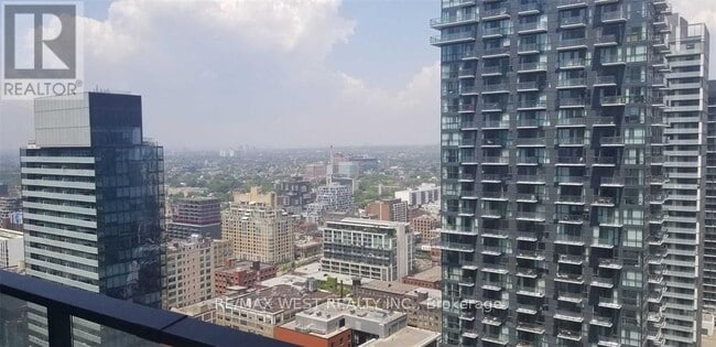 Building Photo - 125 Blue Jays Way