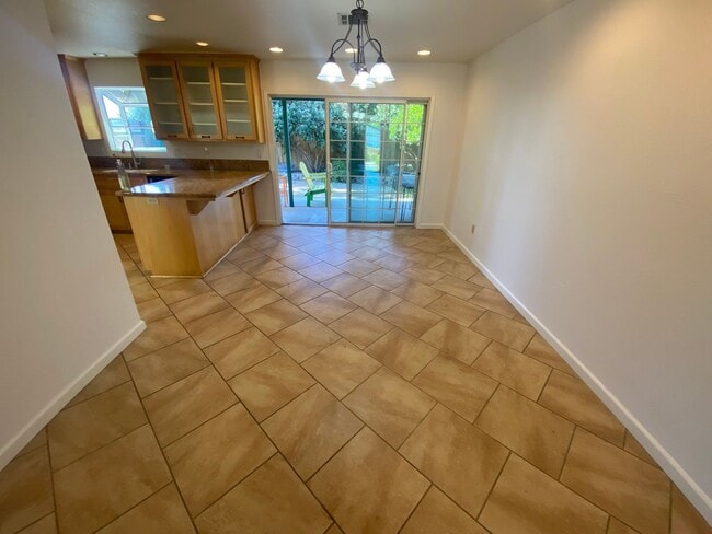 Building Photo - Pet Friendly Home in Templeton School Dist...