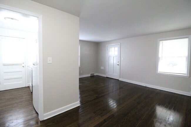 Foto del edificio - November 2025 FREE On This One Bedroom Dup...