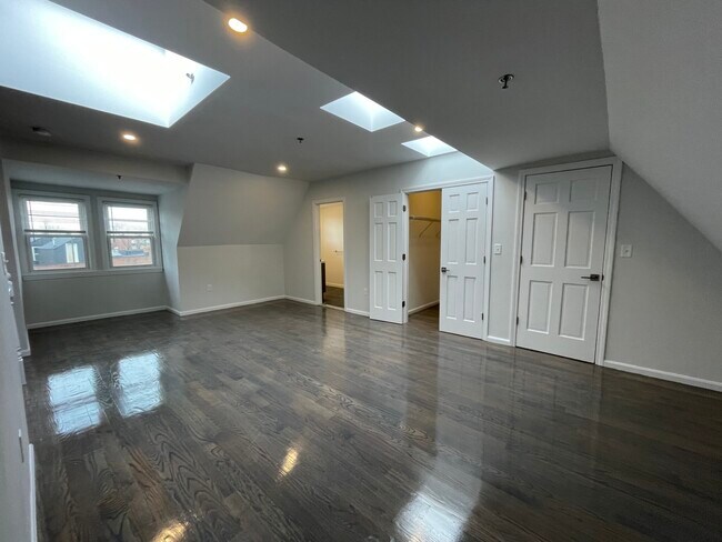 Building Photo - 1402 Beacon St