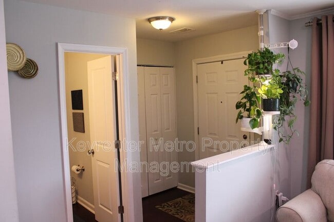 Building Photo - 708 Kaplan Ct