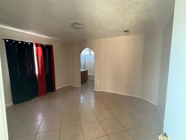 Foto del edificio - 4 bed 2 bath in SW ABQ