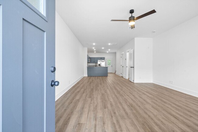 Foto del edificio - Luxury Townhome For Rent Near Billy Dunlop Park!