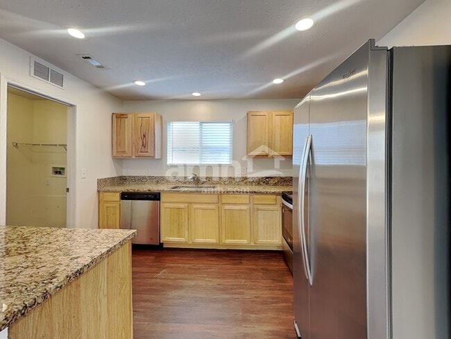 Building Photo - 9516 W Portola Dr