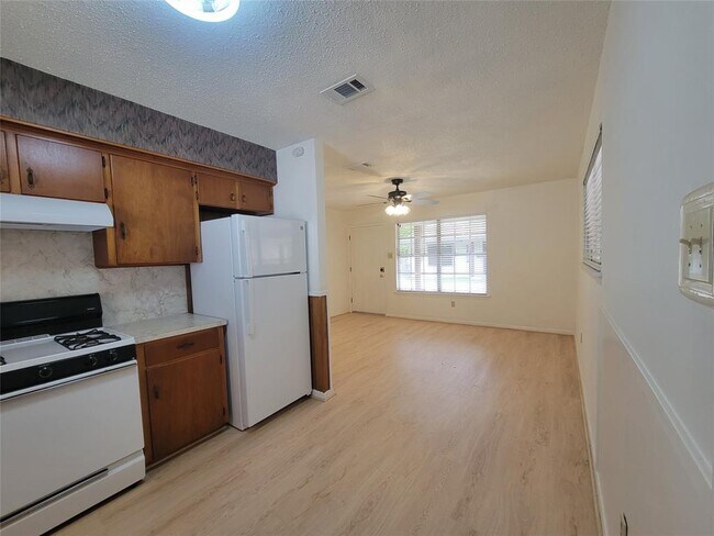 Foto del edificio - 5806 Nassau Dr