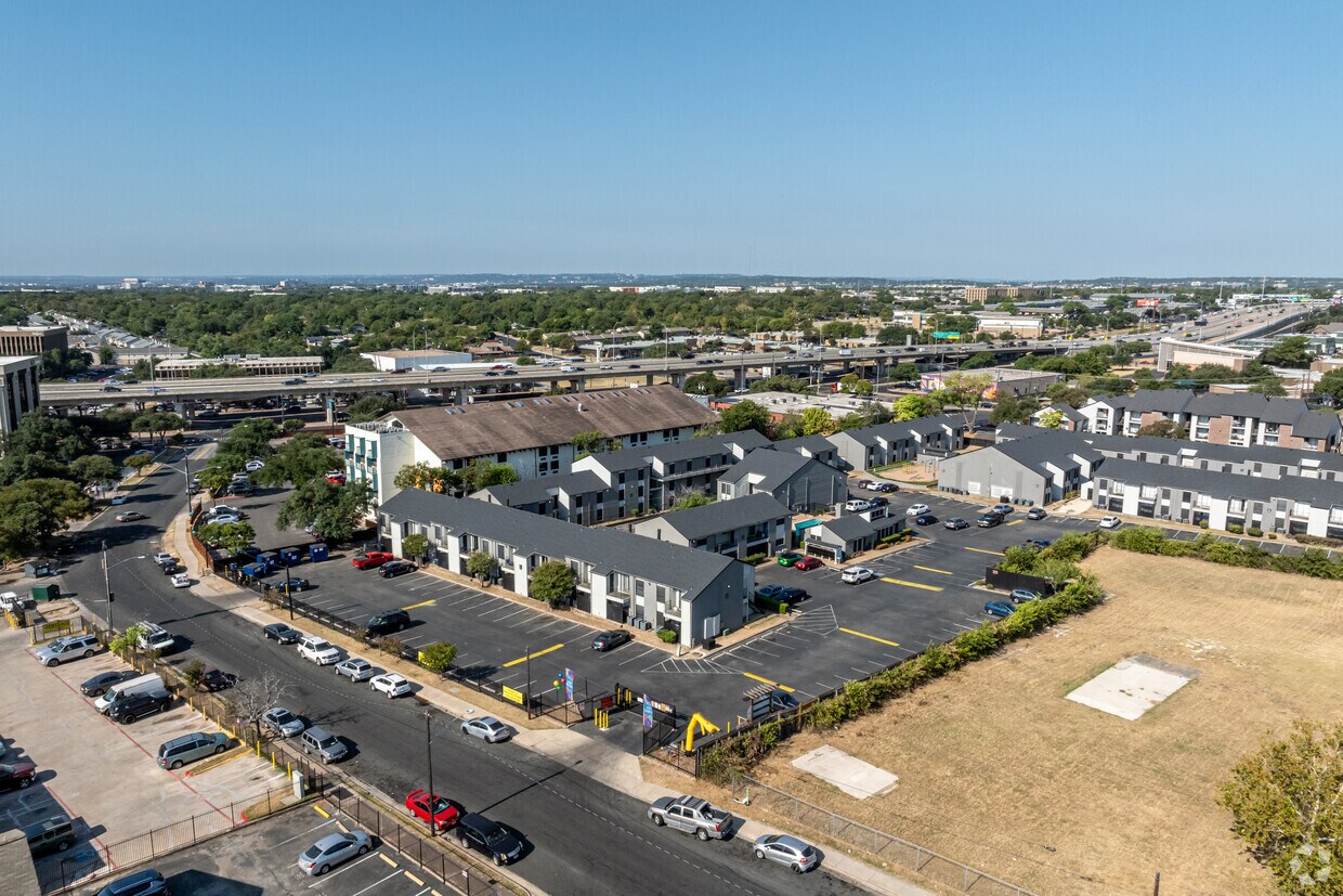 Foto principal - Chase Village Apartments