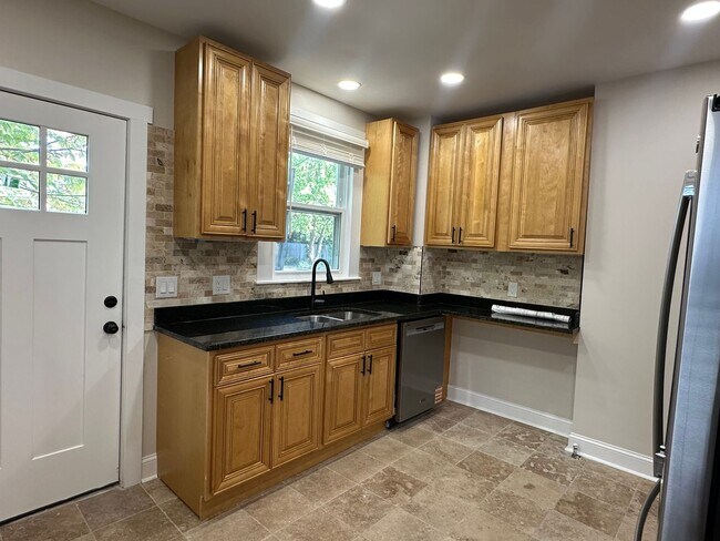 Building Photo - A beautiful, spacious, fully undated 2 bed...