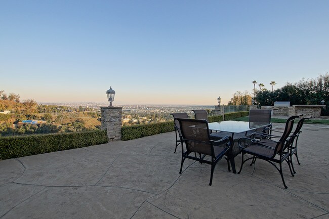 Foto del edificio - 1558 Tower Grove Dr