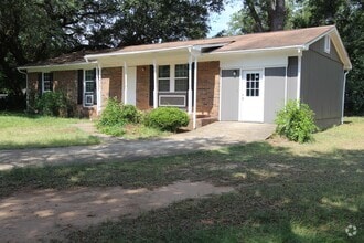 Building Photo - 1403 Greenbrier Ct