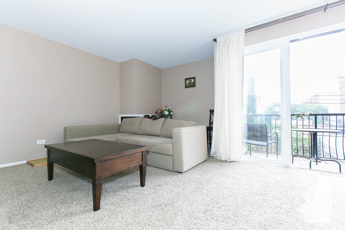 Primary Photo - Rare townhome in gold coast