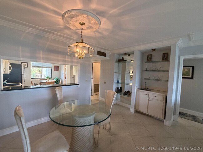 Building Photo - 14475 Strathmore Ln