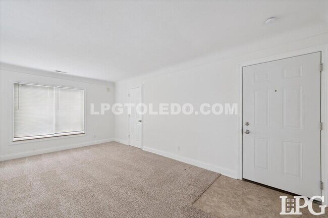 Foto del edificio - 3430 Douglas Rd