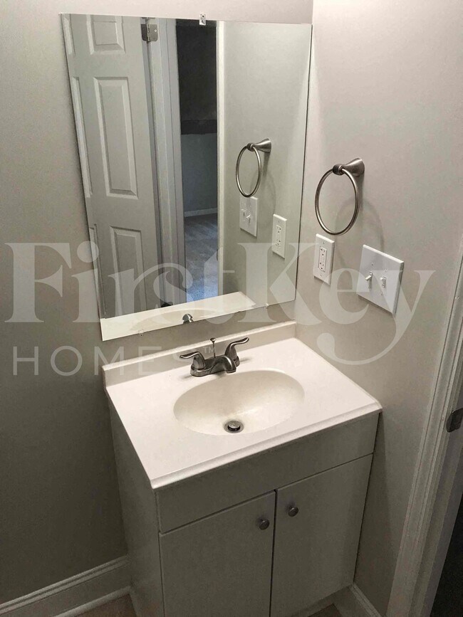 Building Photo - 103 Walnut Way