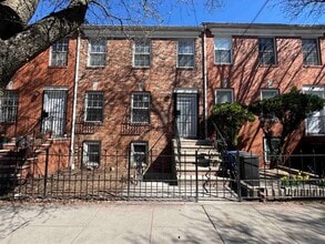 Building Photo - 222 Christopher Columbus Dr