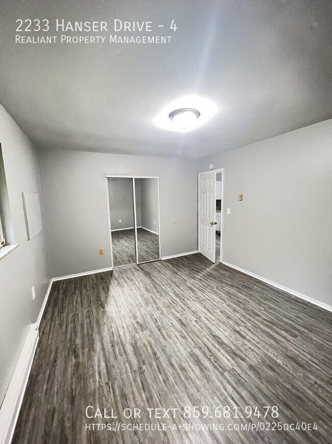 Foto del edificio - 2233 Hanser Dr
