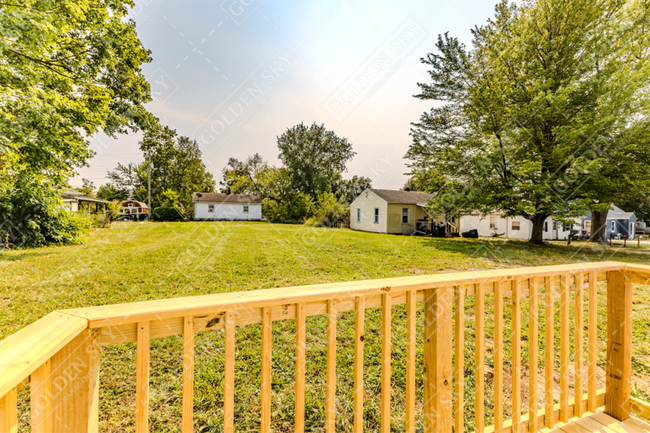 Building Photo - 800 W 15th St