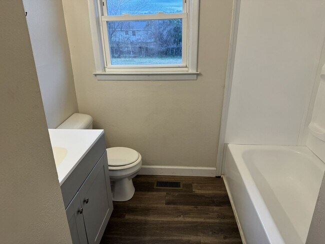 Foto del edificio - 217 Pine Dale Road