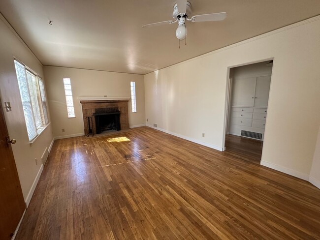 Building Photo - Charming 2-Bedroom, 1-Bath Home for Rent i...