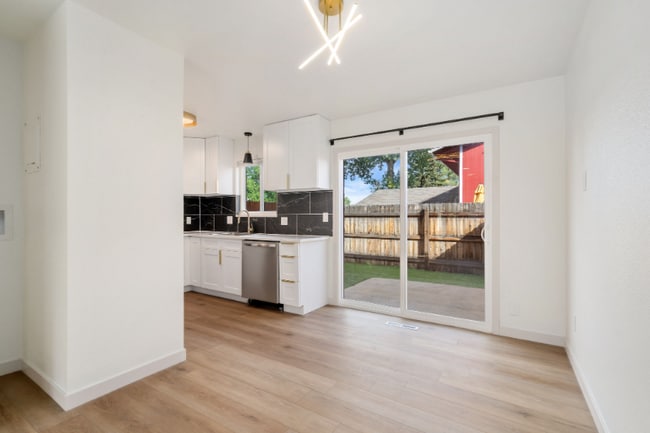 Building Photo - 1618 Banyan Dr