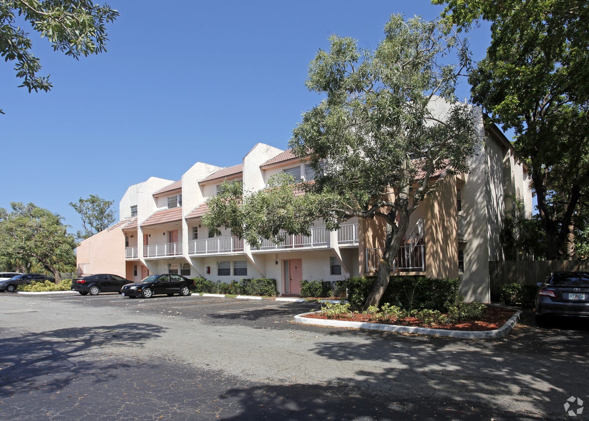 Building Photo - 3760 NW 115th Ave