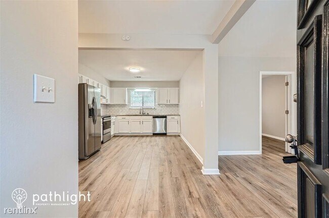 Foto del edificio - 4 br, 2 bath House - 203 Newport Road UNIT