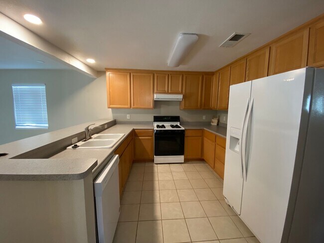 Building Photo - Adorable smaller house with open floor plan