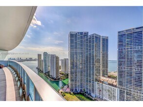 Building Photo - 200 Biscayne Blvd Way