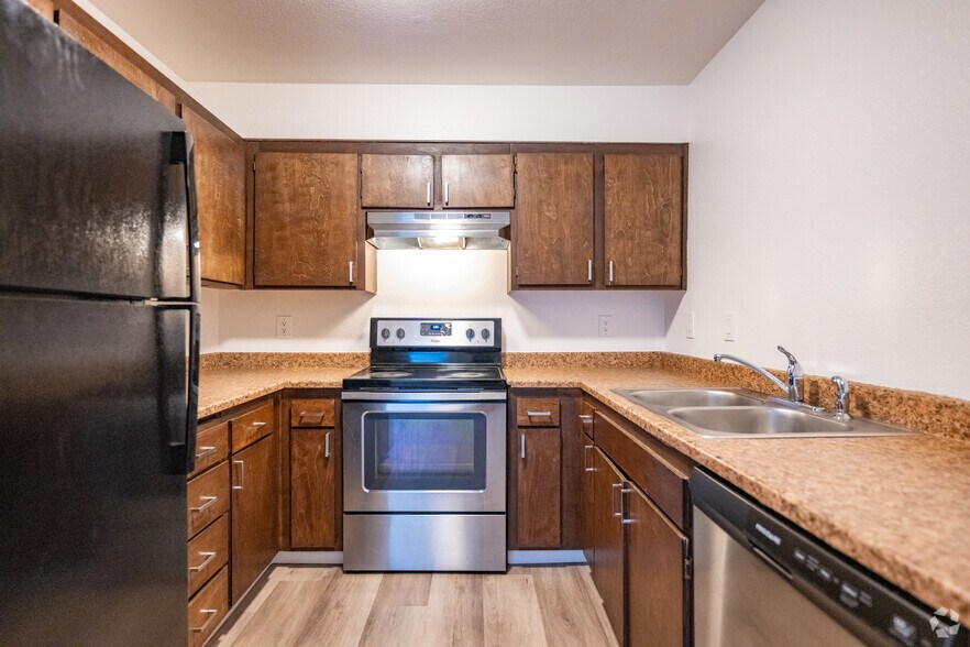 Cedarwood Apartments - 725 W College Ave Santa Rosa, CA 95401