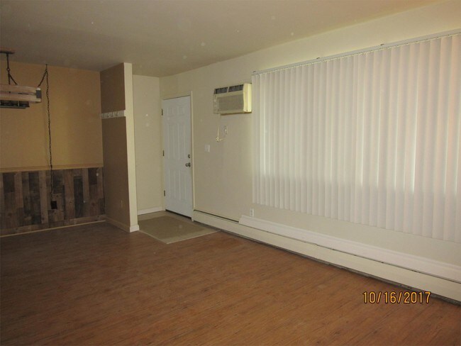 Building Photo - 910 E Bellows St