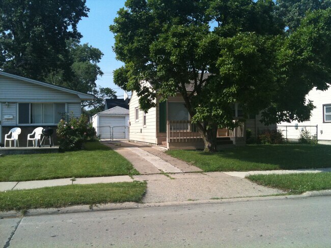 Building Photo - 127 E Dallas Ave