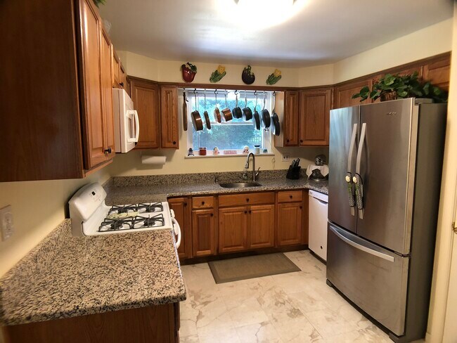 Foto del edificio - 409 Hillside Rd