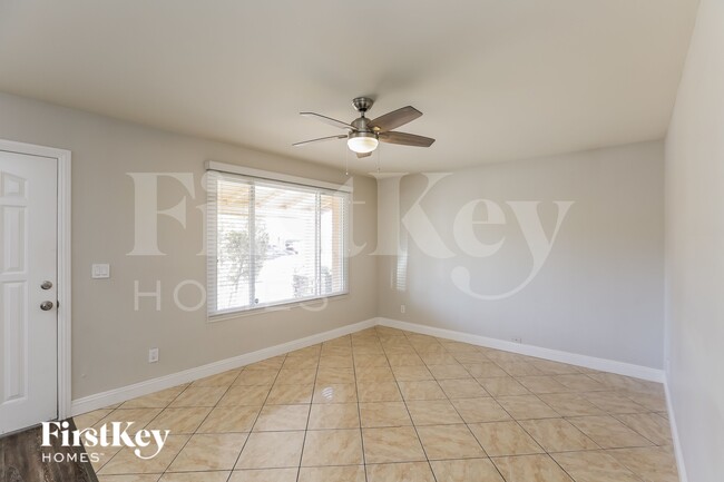 Building Photo - 2122 W Shaw Butte Dr