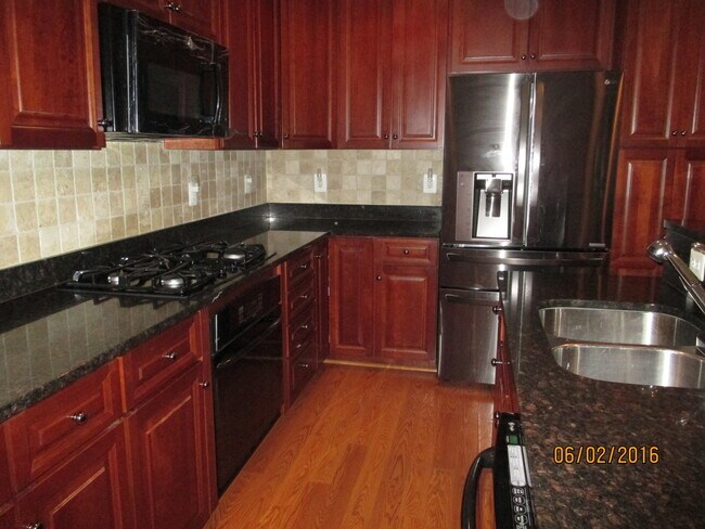 Foto del edificio - Potomac Club Condo