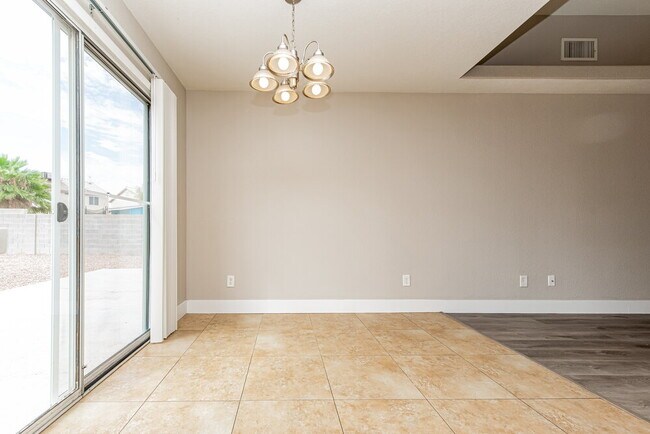 Foto del edificio - 7409 Hickory Hills Dr